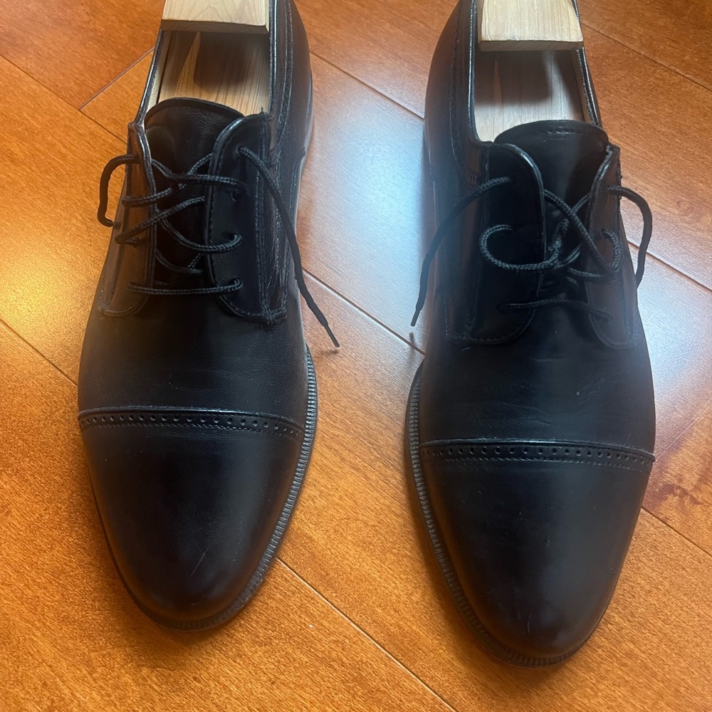 Sleek Black Derby Shoes with Minimalist Design